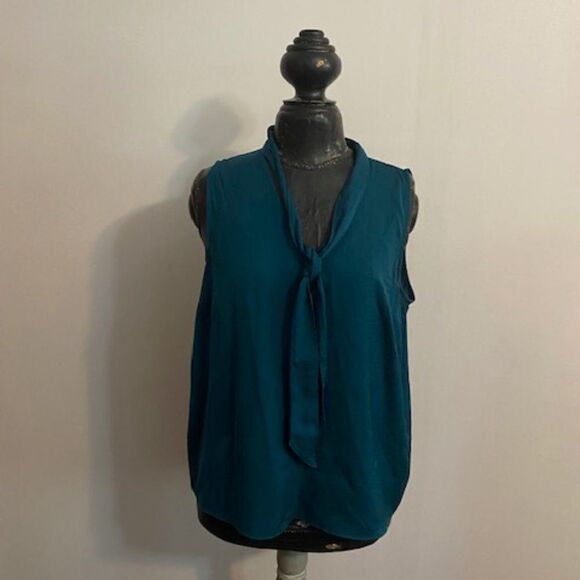 Banana Republic Green sleeveless with tie blouse, size LP - Picture 1 of 3